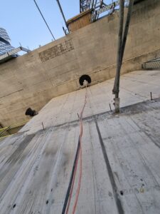 מסור לניוסר בטון בצד קיר